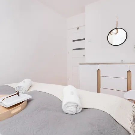 Cosy For 5 Guests Wrzeszcz By Renters アパート *