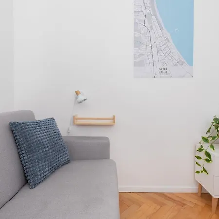 Cosy For 5 Guests Wrzeszcz By Renters アパート